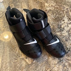 Boys size 5 Youth Nike Force Football Cleats Black with Velcro Straps